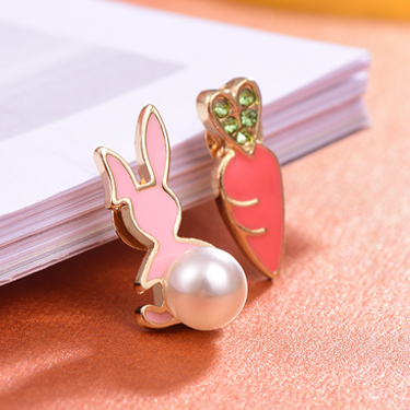 兔子與胡蘿蔔不對稱 無耳洞黏貼式耳環