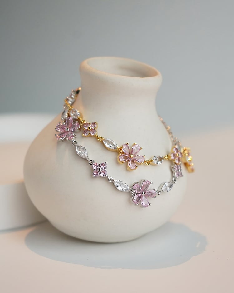 粉色優雅花瓣手鍊 場景展示