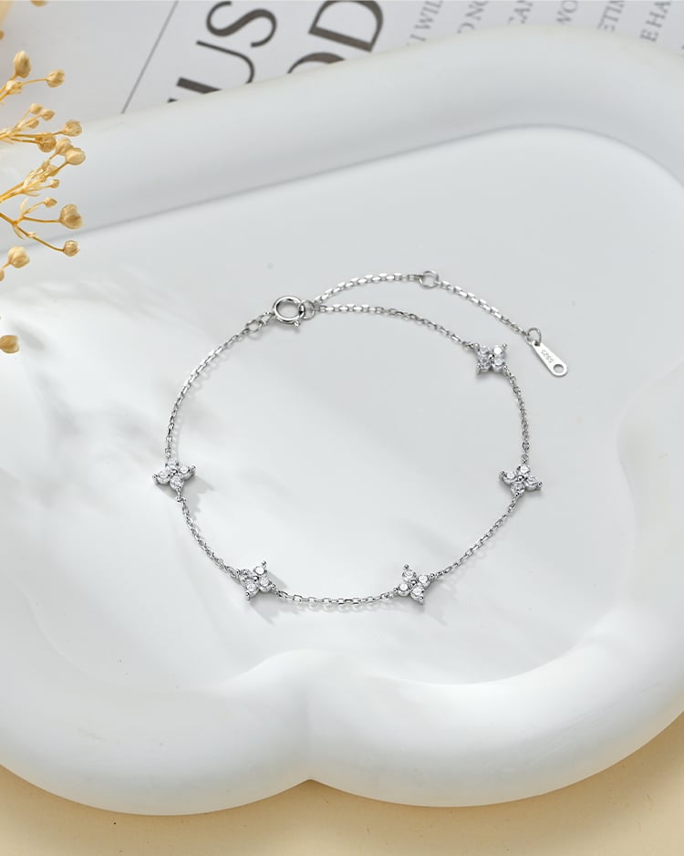 簡約花語閃耀手鍊[純銀] 場景展示