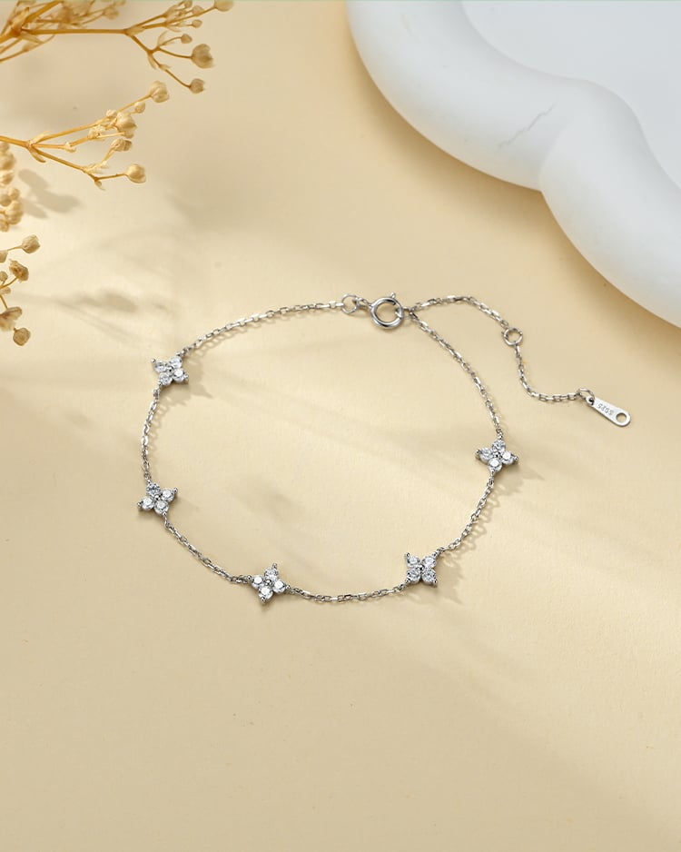 簡約花語閃耀手鍊[純銀] 場景展示