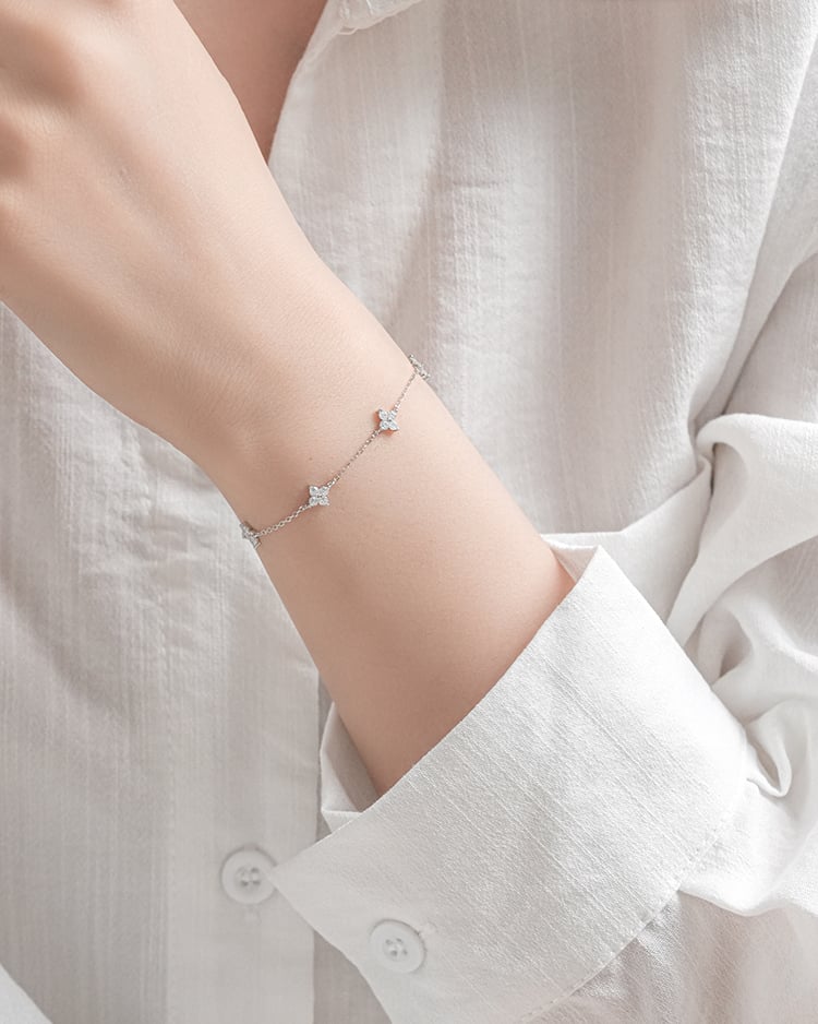 簡約花語閃耀手鍊[純銀] 模特展示