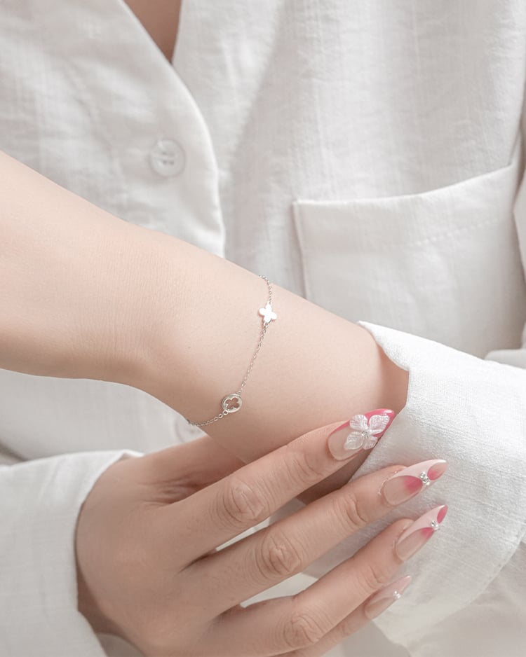 銀韻四葉手鍊[純銀] 模特展示