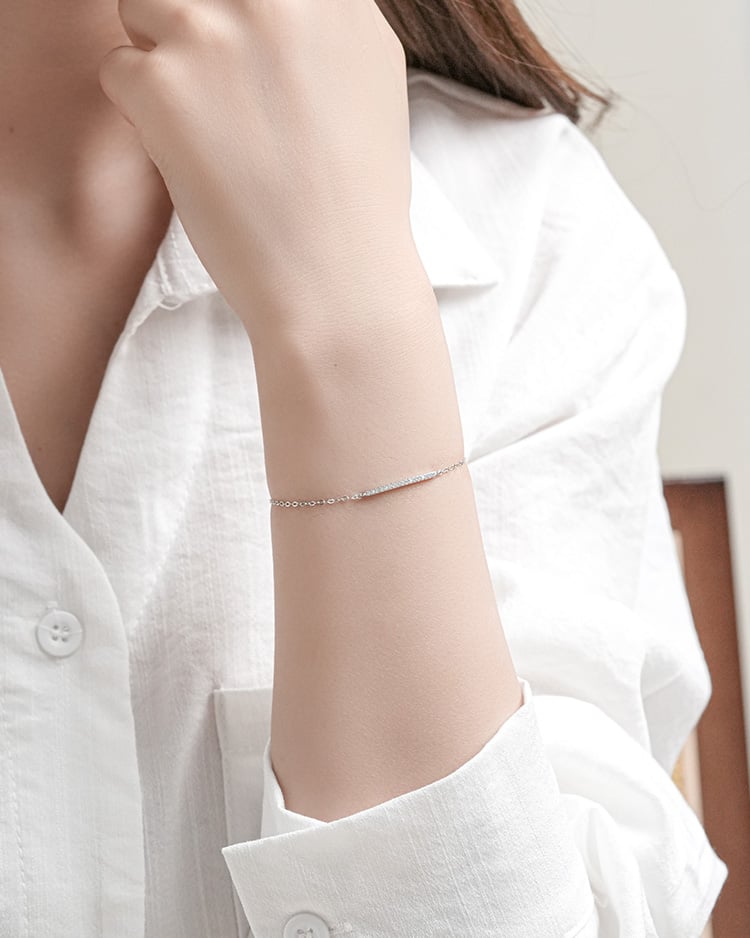 纖細光影手鍊[純銀] 模特展示