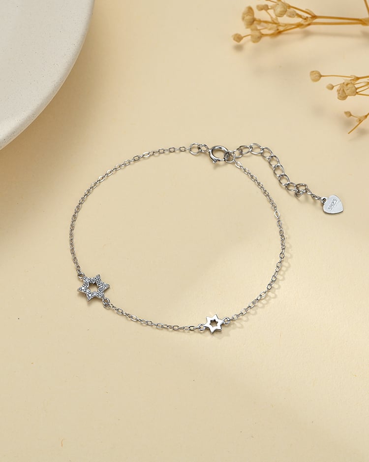 簍空六星芒手鍊[純銀] 場景展示