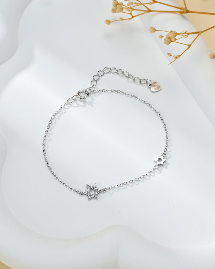 簍空六星芒手鍊[純銀] 場景展示