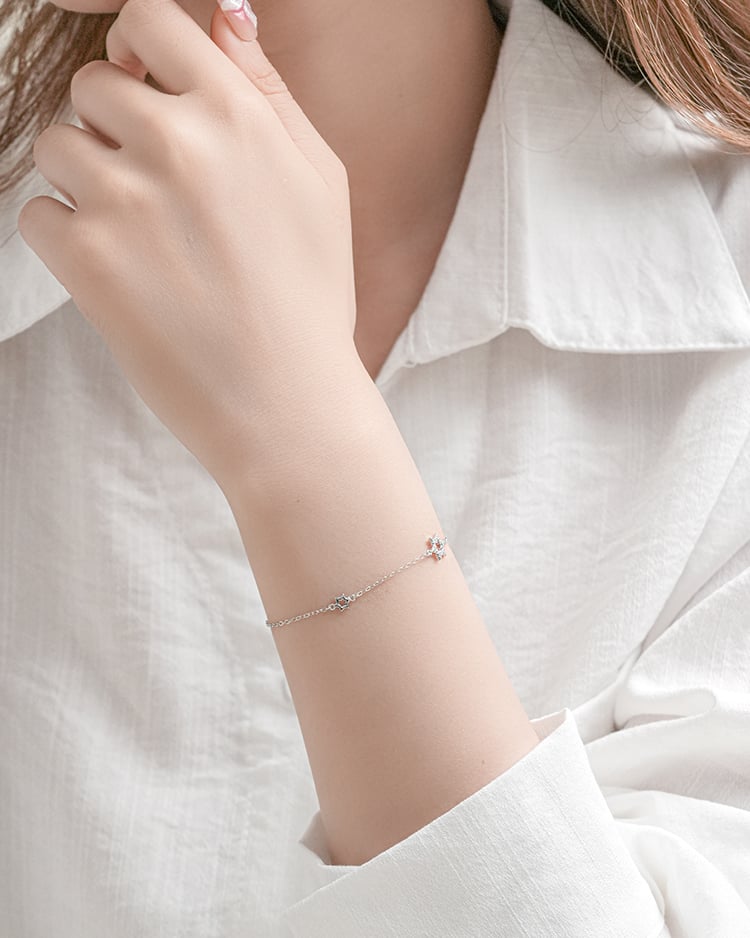 簍空六星芒手鍊[純銀] 模特展示