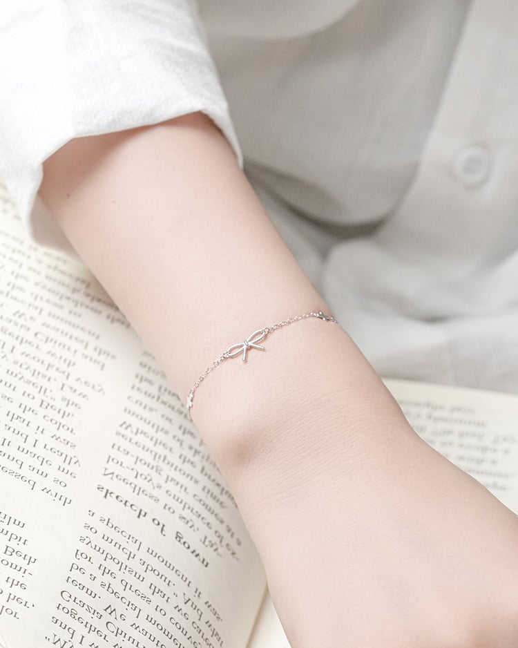 簡約蝴蝶結手鍊[純銀] 模特展示