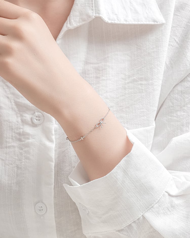 簡約蝴蝶結手鍊[純銀] 模特展示