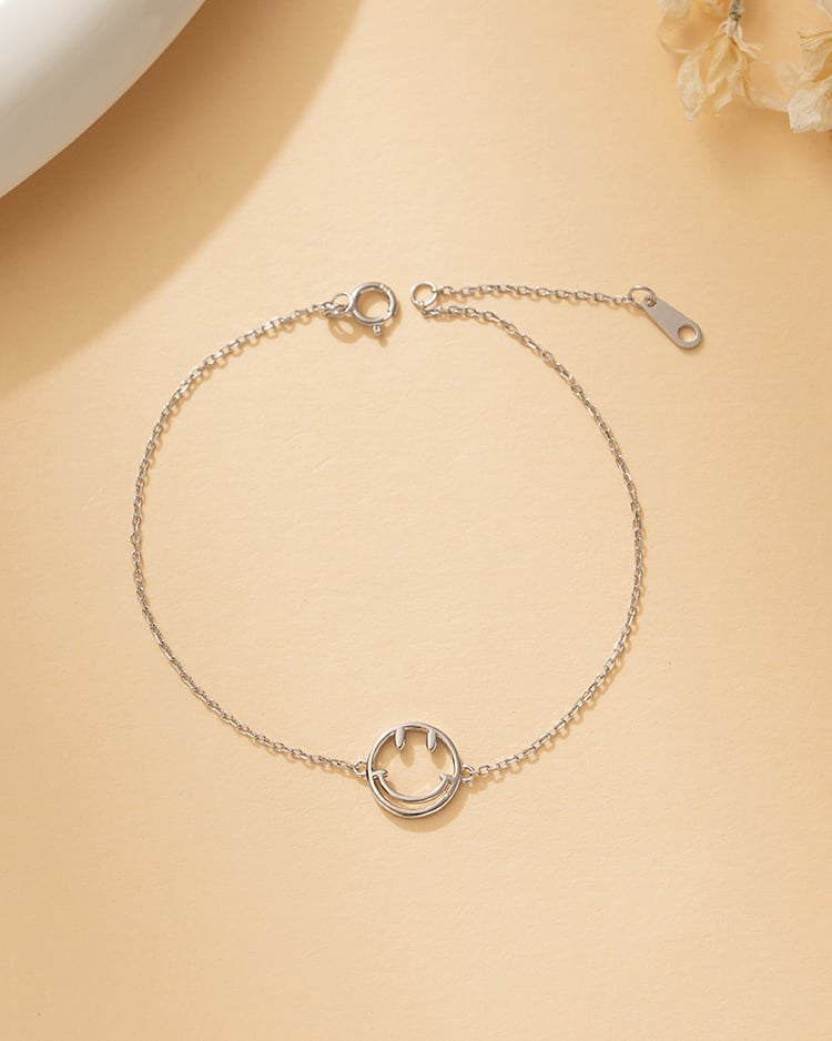 極簡笑臉手鍊[純銀] 場景展示