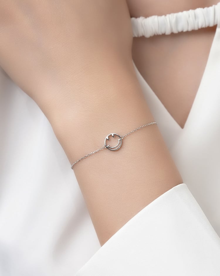 極簡笑臉手鍊[純銀] 模特展示