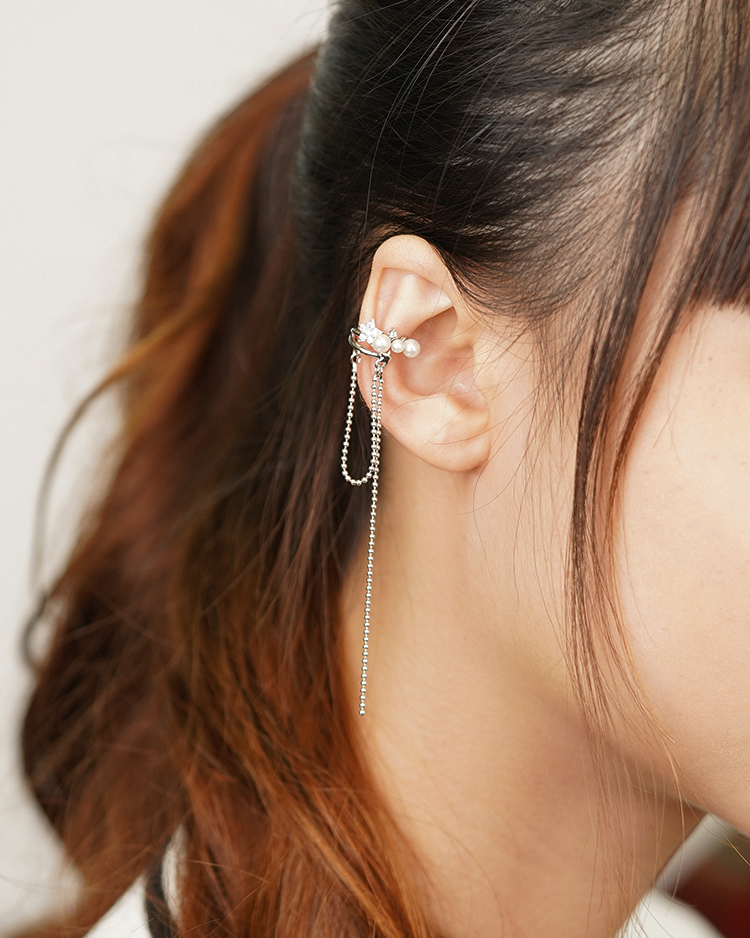 鋯石星星珍珠流蘇雙層耳骨夾(單支) 模特兒展示