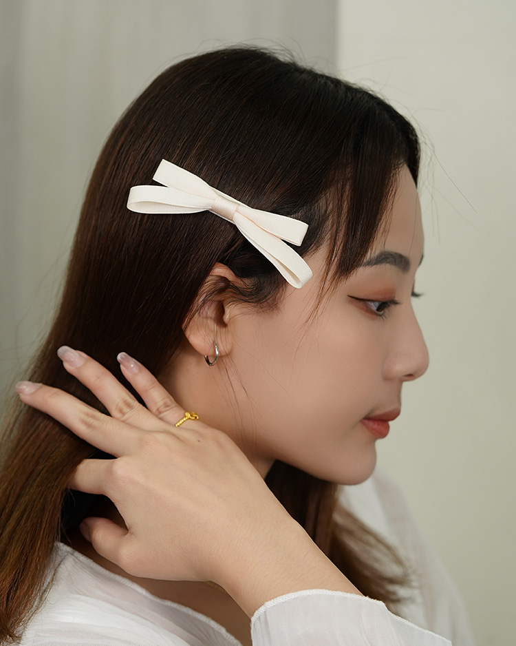 芭蕾少女緞帶蝴蝶結一字夾(兩件組) 模特兒展示