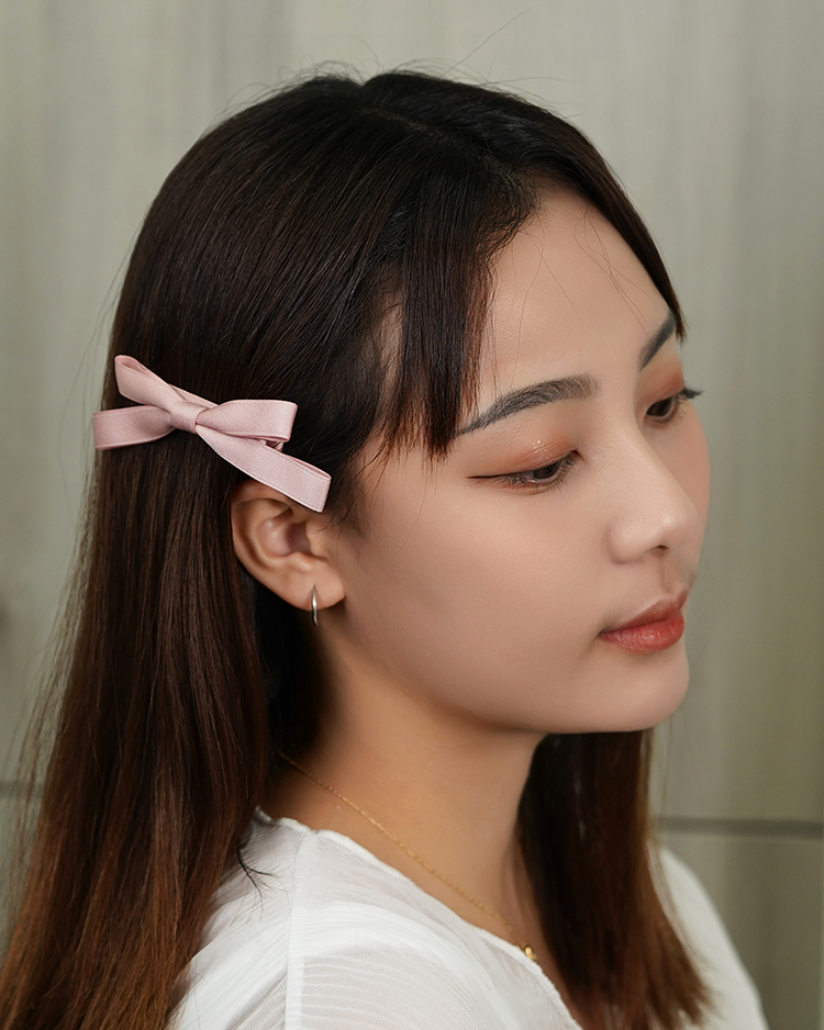 芭蕾少女緞帶蝴蝶結一字夾(兩件組) 模特兒展示