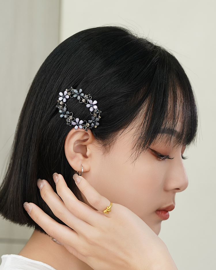 重工璀璨花環一字夾 模特兒展示