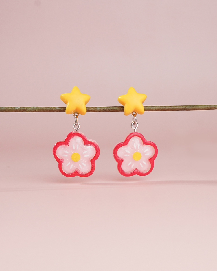 星星小粉花 無耳洞黏貼式耳環 場景展示