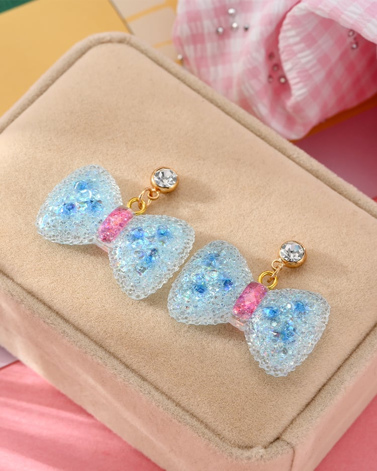 星光閃亮蝴蝶結 無耳洞兒童黏貼式耳環 場景展示