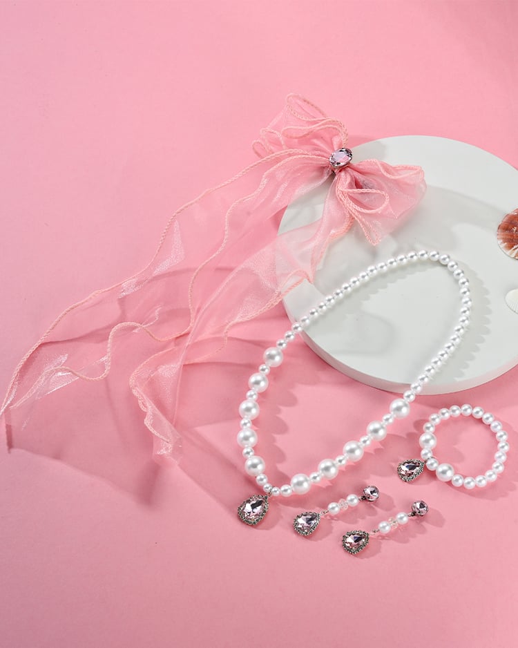 典雅浮誇蝴蝶髮夾黏貼式耳環飾品盒 (4件組) 場景展示