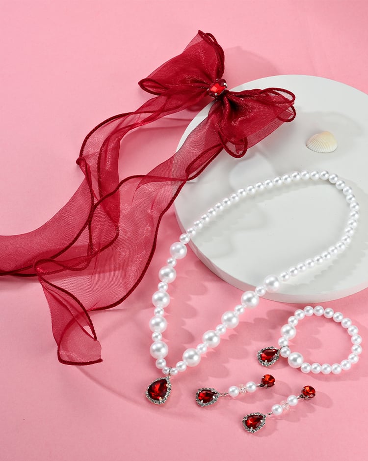 典雅浮誇蝴蝶髮夾黏貼式耳環飾品盒 (4件組) 場景展示