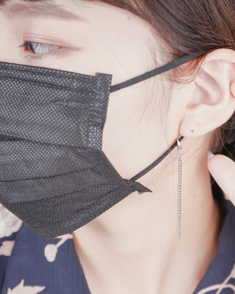 韓版圓環鏈條流蘇不對稱口罩吊飾 模特兒展示