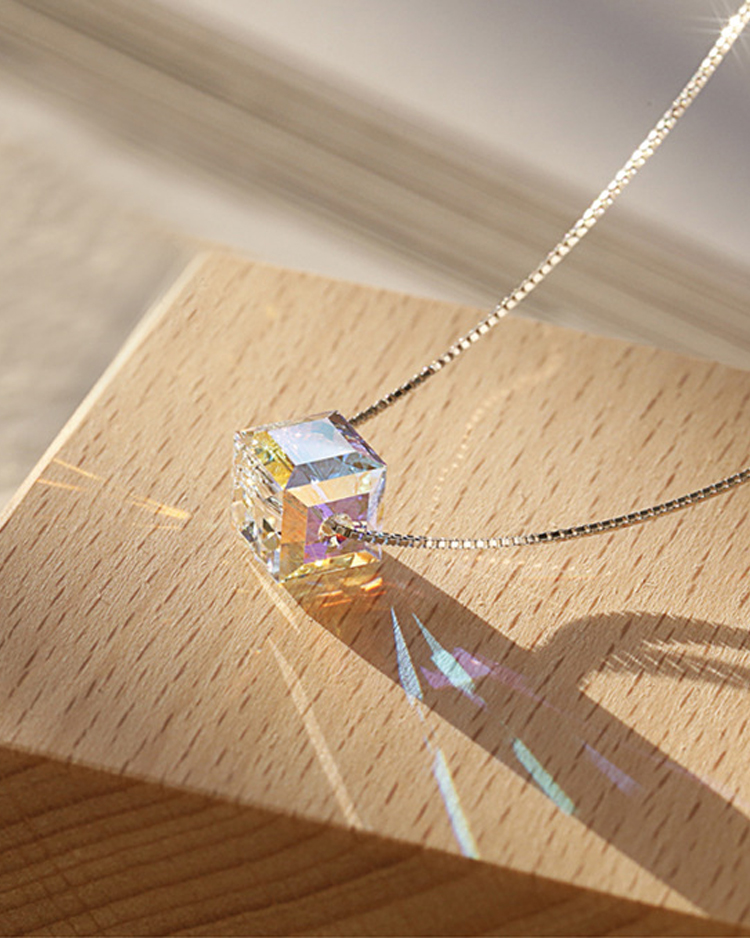 炫彩耀眼極光水晶方塊S925純銀項鍊 場景展示