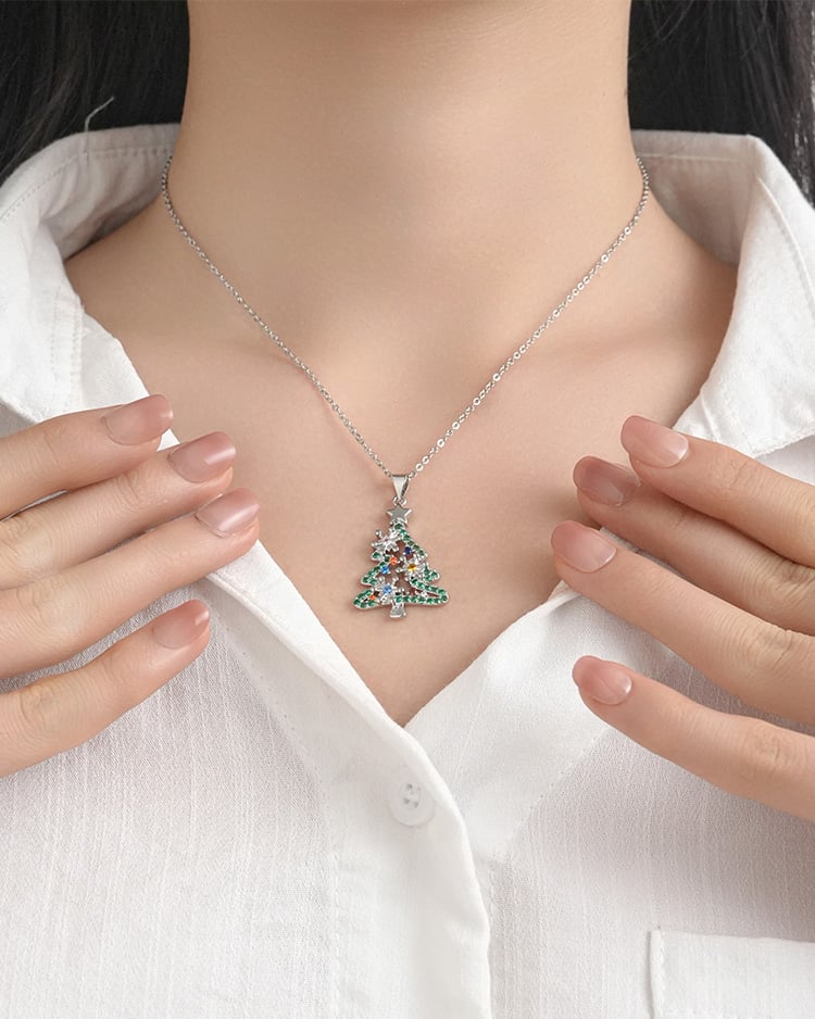 聖誕星亮聖誕樹磁扣項鍊 模特兒展示