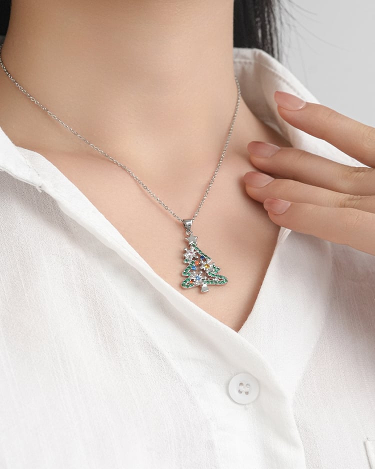 聖誕星亮聖誕樹磁扣項鍊 模特兒展示