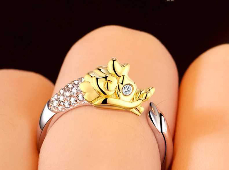 模特兒配戴展示: 十二生肖鑲鑽合金開口戒指