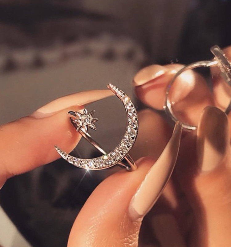 模特兒配戴展示: 月牙星星鑲鑽開口戒指