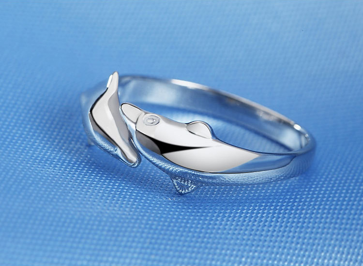 場景展示: 清新簡約雙海豚開口戒指