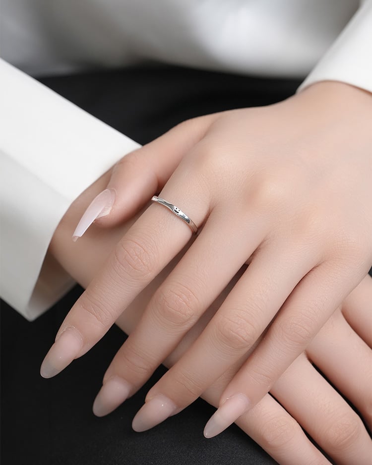 小可愛微笑開口戒指[純銀] 模特兒展示