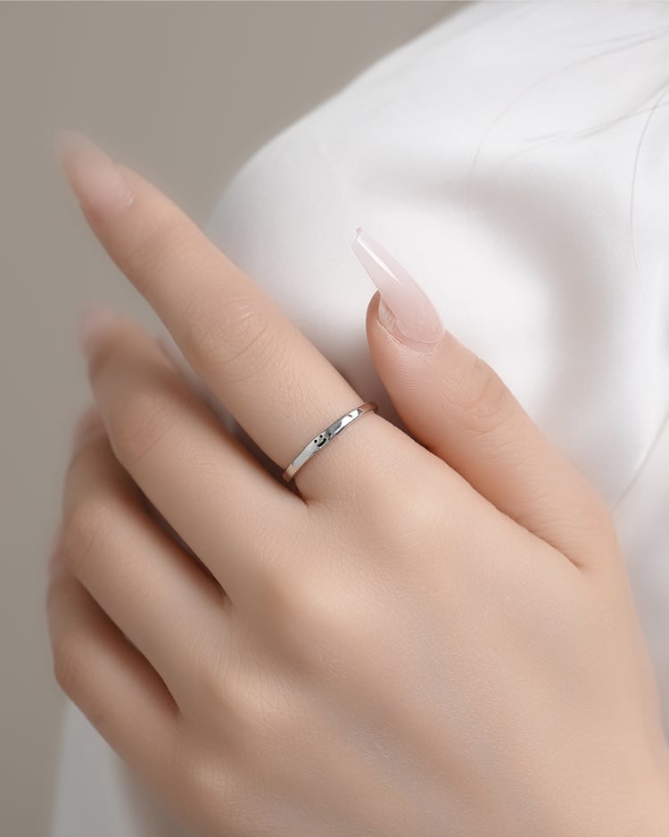 小可愛微笑開口戒指[純銀] 模特兒展示