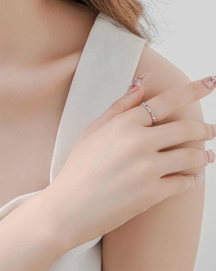 蝶舞紛飛開口戒指[純銀] 模特兒展示