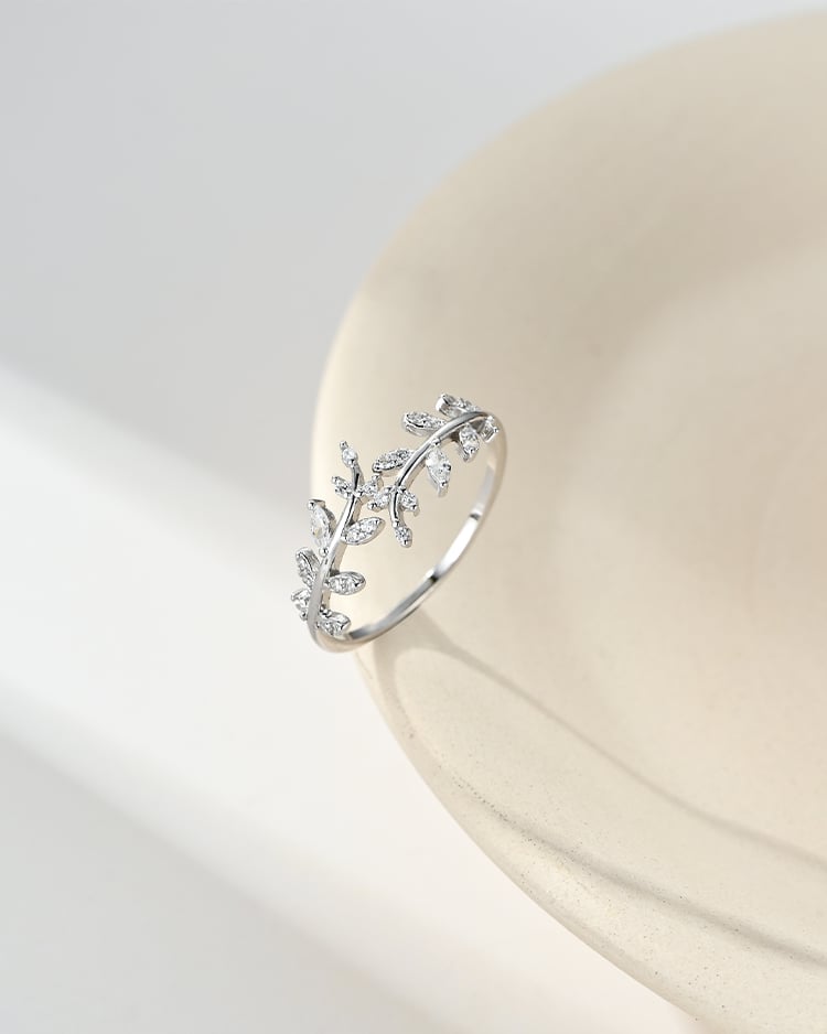 繁葉纏繞開口戒指[純銀] 場景展示