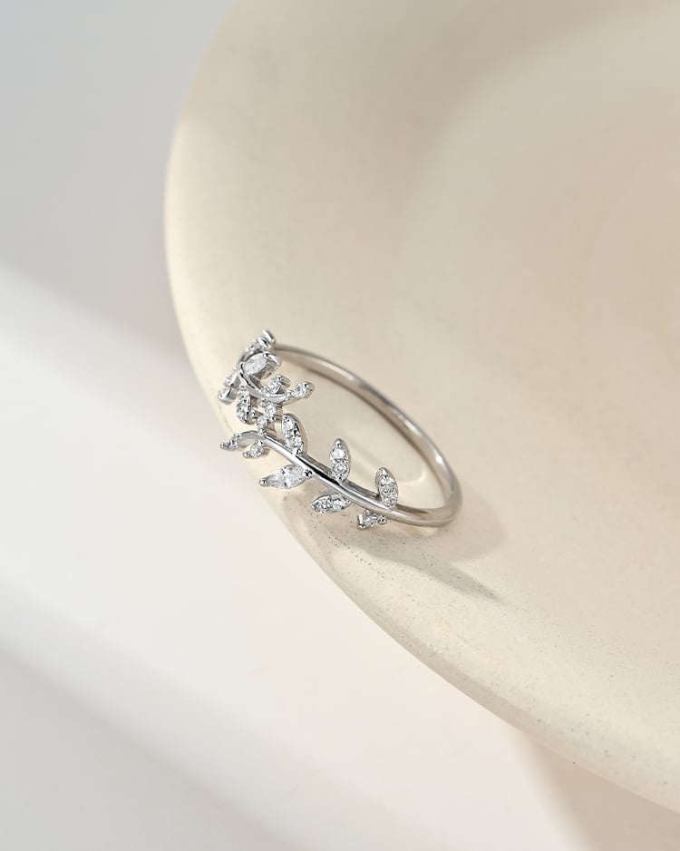 繁葉纏繞開口戒指[純銀] 場景展示