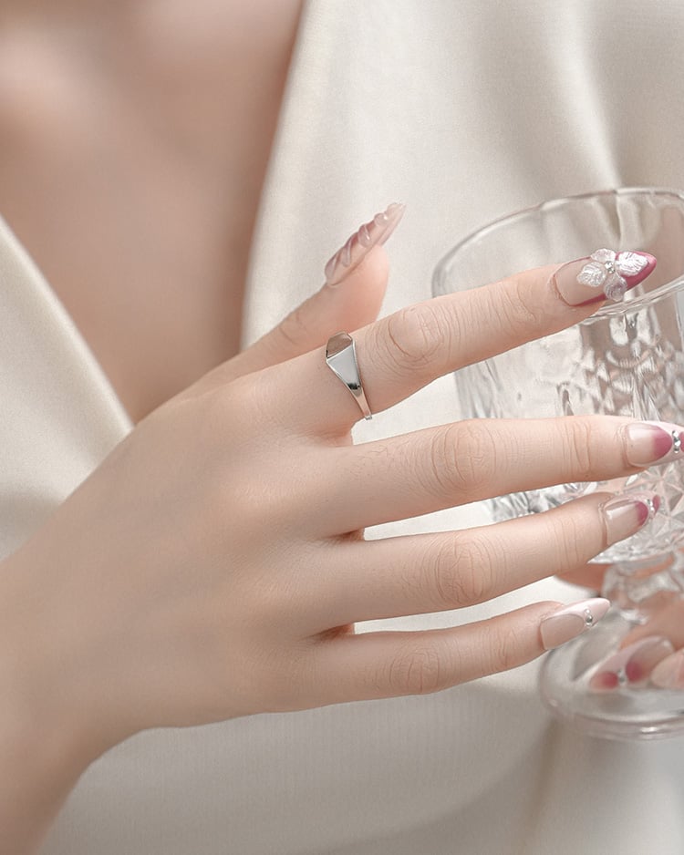 古韻中式風開口戒指[純銀] 模特兒展示