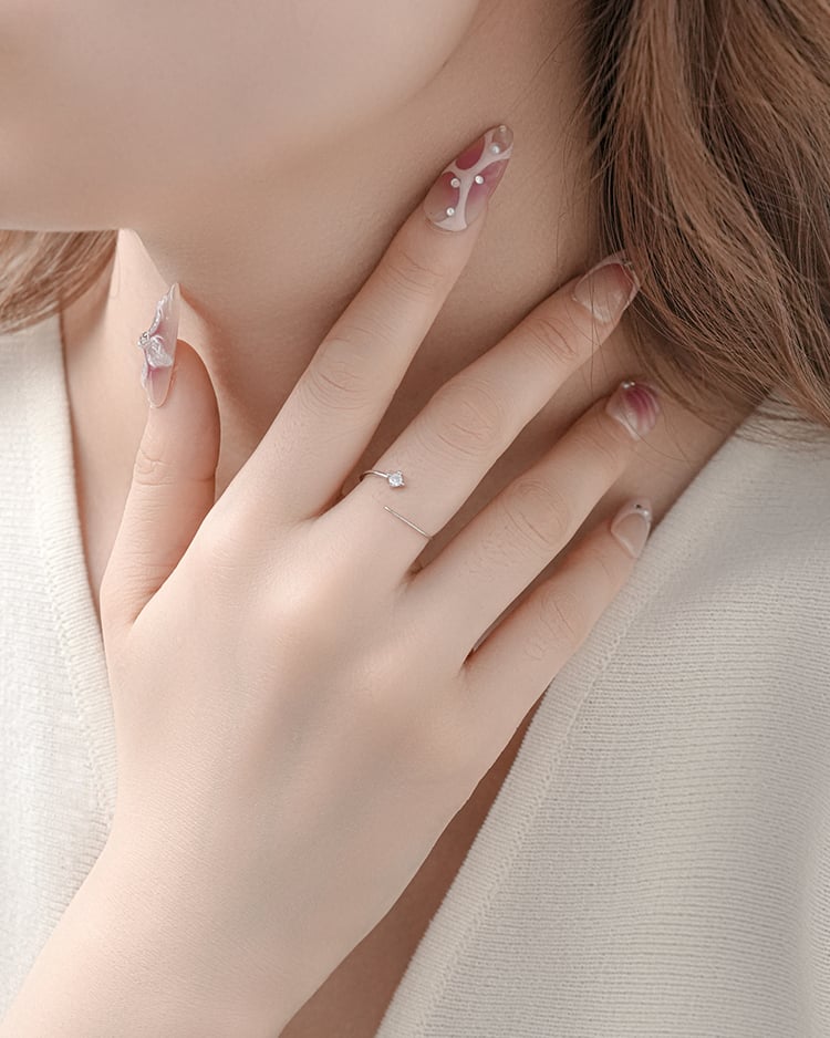 簡約單鑽開口戒指[純銀] 模特兒展示