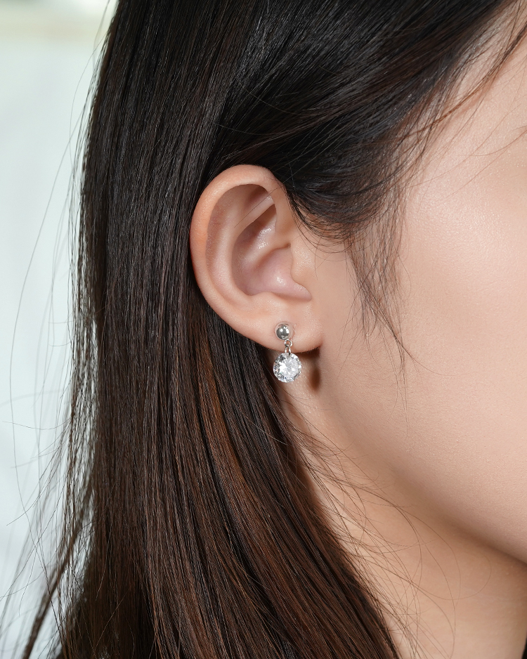 經典鋯石 無耳洞黏貼式耳環 模特兒展示
