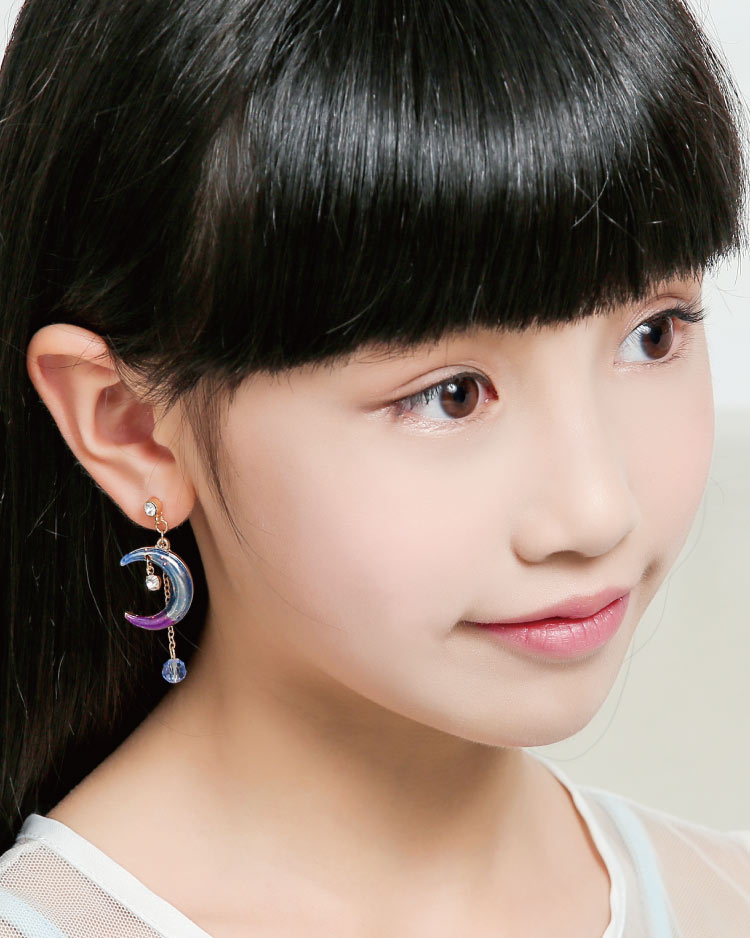 日系炫彩星星月亮 耳針/無耳洞黏貼式耳環 模特兒展示