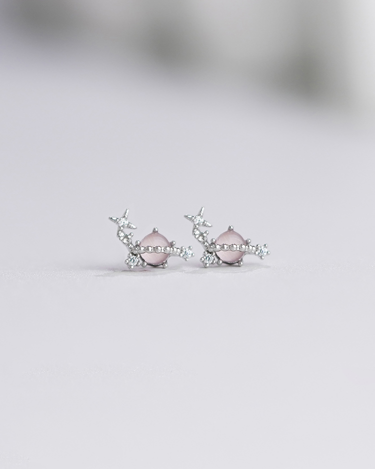 水晶花語 耳針/無耳洞黏貼式耳環 場景展示