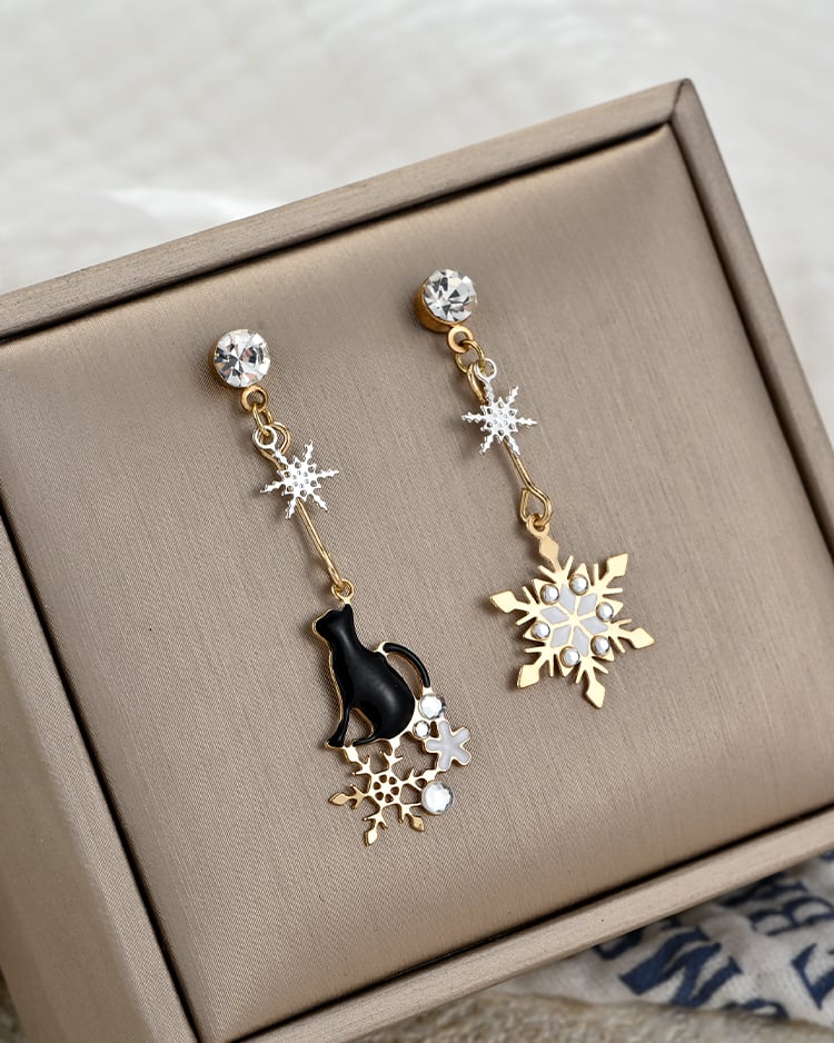不對稱雪花夜貓 耳針/無耳洞黏貼式耳環 耳針/無耳洞黏貼式耳環 場景展示
