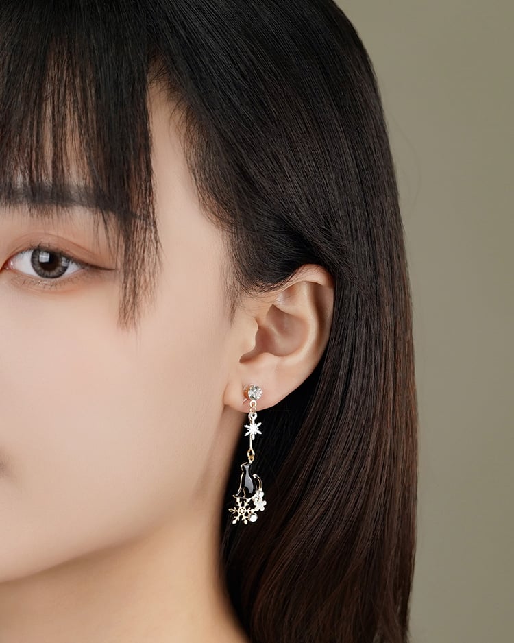不對稱雪花夜貓 耳針/無耳洞黏貼式耳環 耳針/無耳洞黏貼式耳環 模特兒展示
