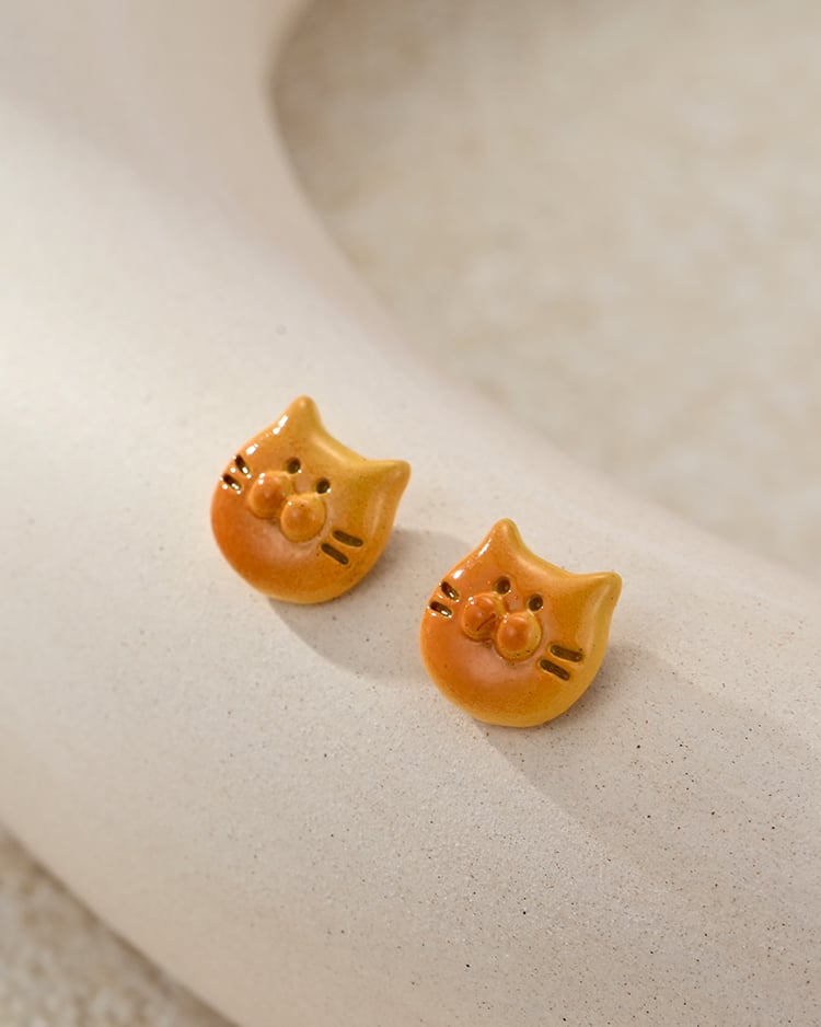 迷你小貓麵包 耳針/無耳洞黏貼式耳環 場景展示