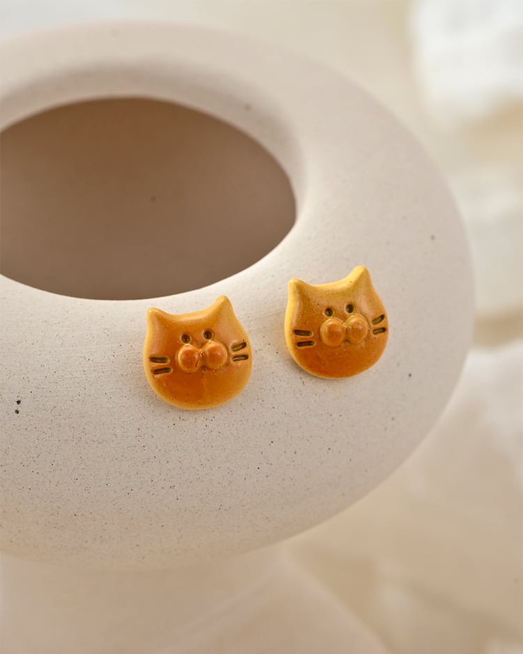 迷你小貓麵包 耳針/無耳洞黏貼式耳環 場景展示