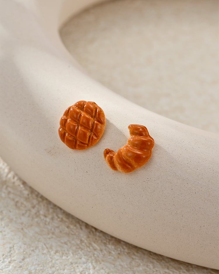 可頌與菠蘿麵包 耳針/無耳洞黏貼式耳環 場景展示