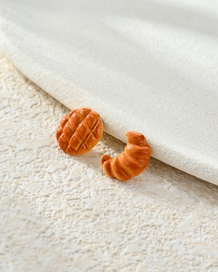 可頌與菠蘿麵包 耳針/無耳洞黏貼式耳環 場景展示