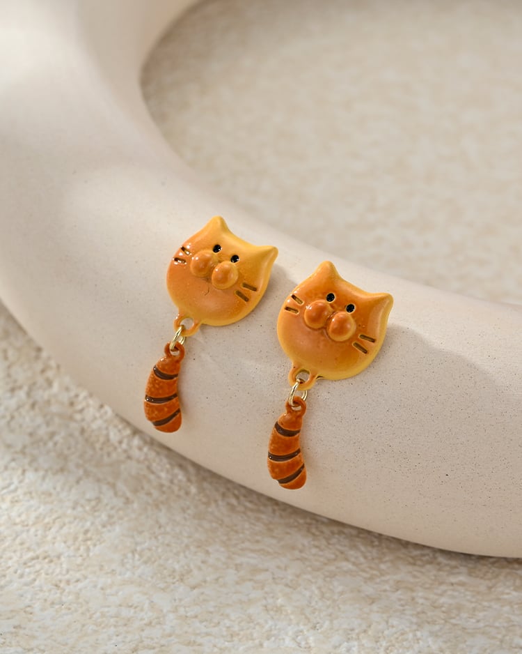貓貓尾巴麵包 耳針/無耳洞黏貼式耳環 場景展示