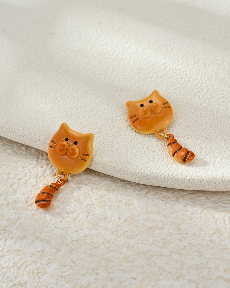貓貓尾巴麵包 耳針/無耳洞黏貼式耳環 場景展示