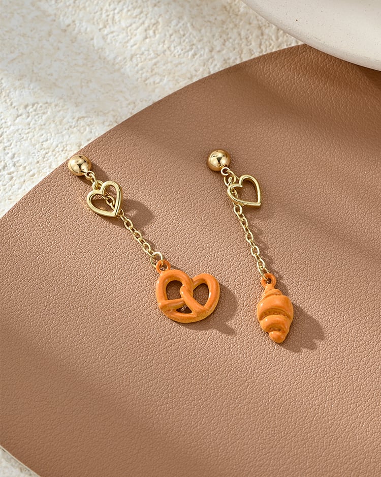 不對稱熱呼呼麵包心 耳針/無耳洞黏貼式耳環 場景展示