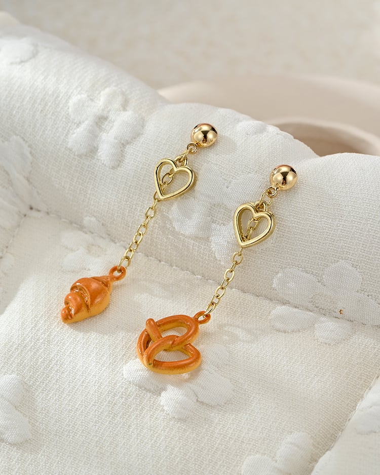 不對稱熱呼呼麵包心 耳針/無耳洞黏貼式耳環 場景展示