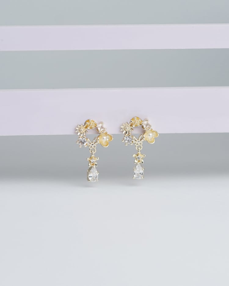 春日花圈垂墜 耳針/無耳洞黏貼式耳環 場景展示